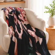 Плед с принтом k-pop TWICE